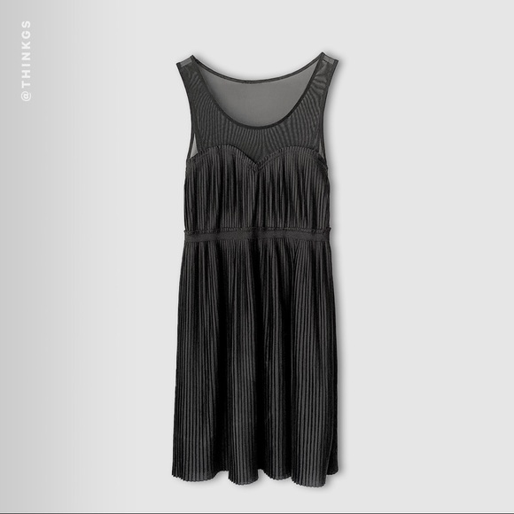 Retro Black Dress with Sweetheart Neckline - Picture 2 of 4